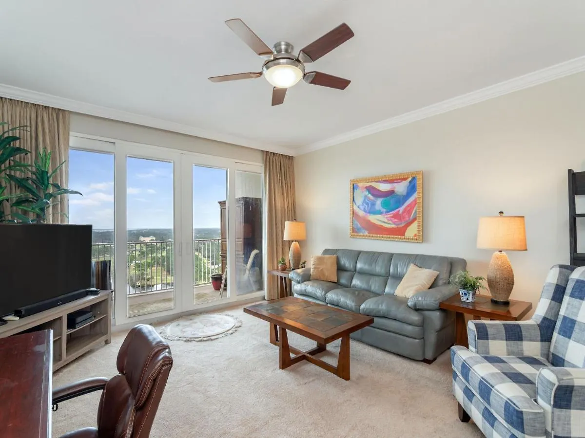 Laketown Wharf 1830, 2 Bedroom, Lake View, Wi-Fi, 5 Pools, Sleeps 6 Panama City Beach