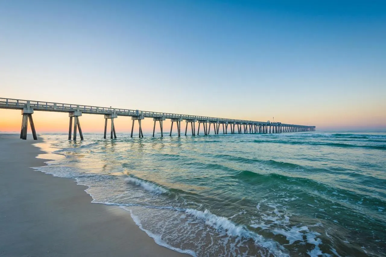 Laketown Wharf 1830, 2 Bedroom, Lake View, Wi-Fi, 5 Pools, Sleeps 6 Panama City Beach